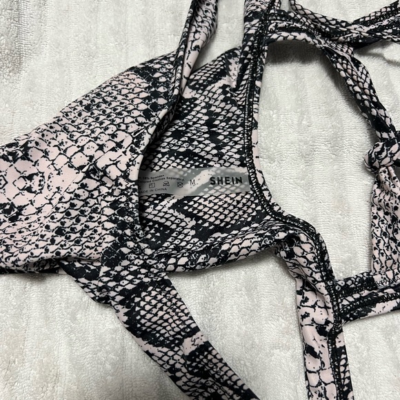 Snake skin bathing suit - Picture 3 of 3